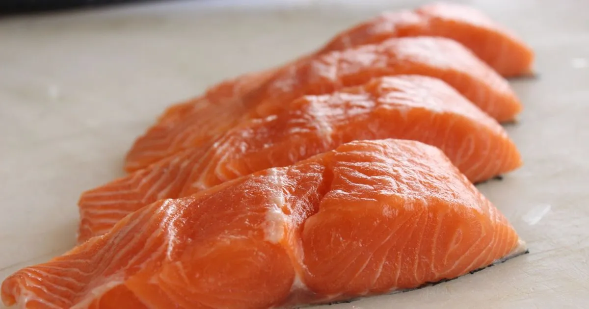 how long does cooked salmon last in the fridge